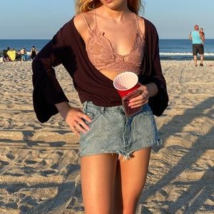 Super cute open flowy top.